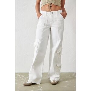 Urban Outfitters BDG White Y2K Wide Leg Cargo Jeans Size 29
